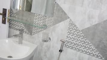 Dobbeltrom – deluxe | Bad | Dusj, designertoalettartikler, tøfler og håndklær