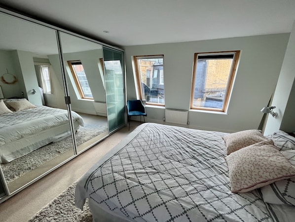 2 chambres, bureau, fer et planche à repasser, Wi-Fi gratuit