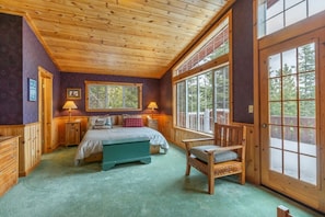 4 bedrooms, desk, iron/ironing board, travel crib