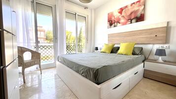 3 habitaciones, escritorio, tabla de planchar con plancha y wifi gratis