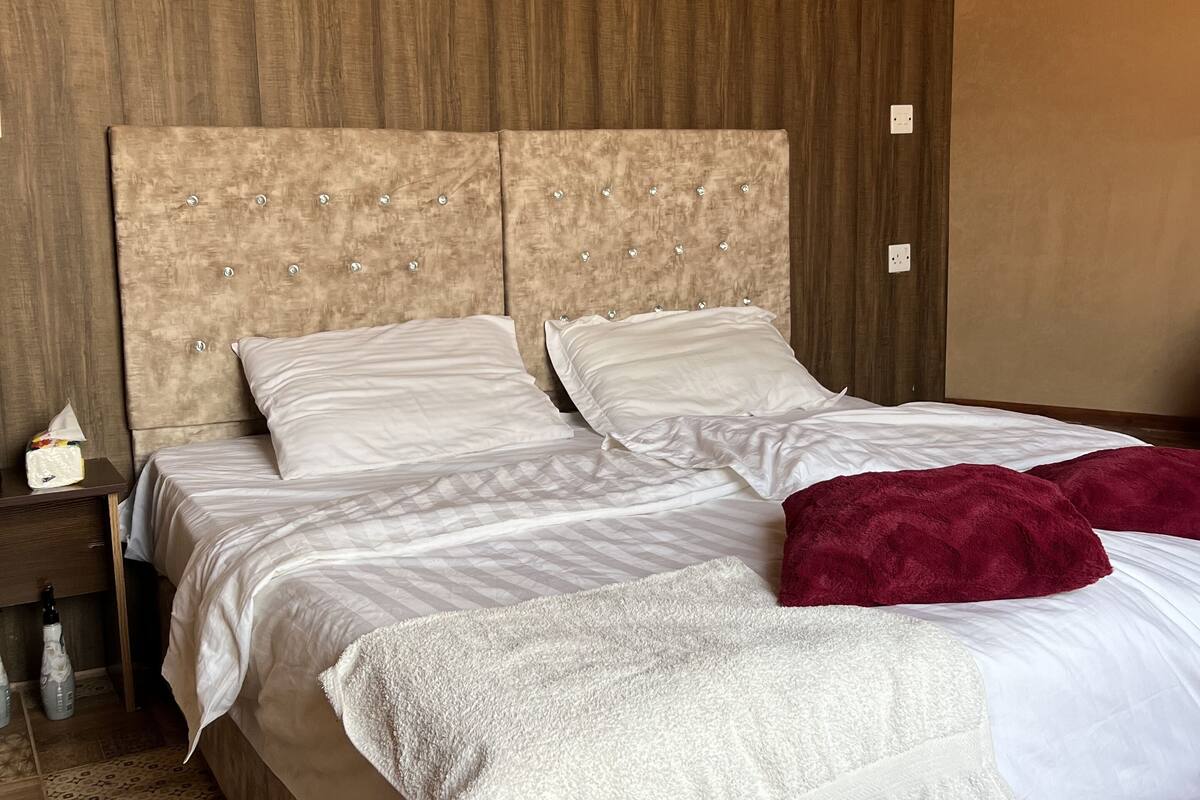 Chambre Double Deluxe | 1 chambre, literie hypoallergénique, couette en duvet d'oie, bureau