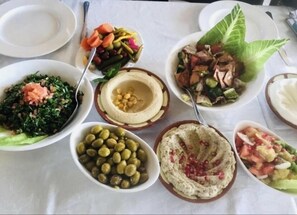 In-room dining - Ziyad luxury camp (Wadi Rum)