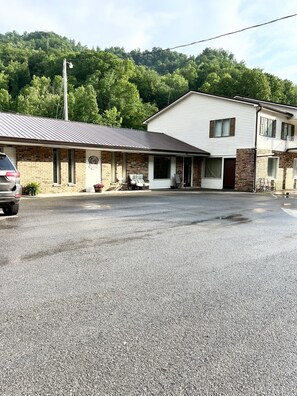 المنشأة من الخارج