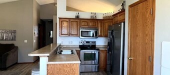 Spacious 3 bedroom home near the Barefoot Bar