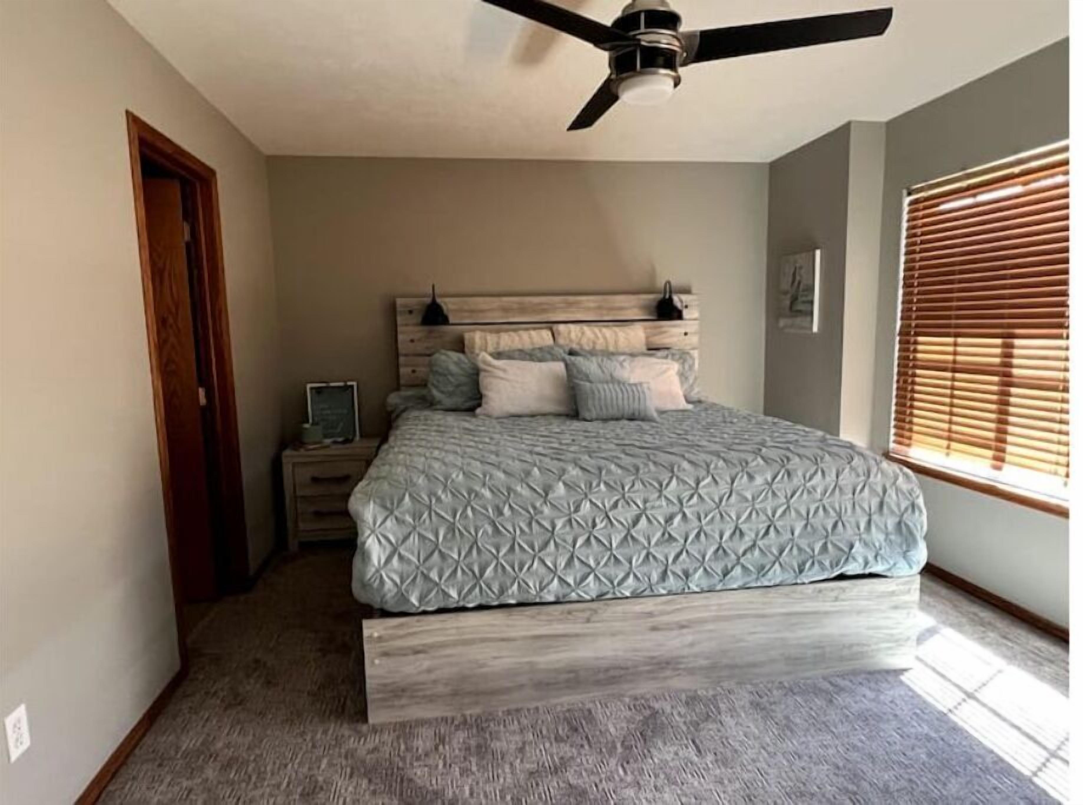 3 bedrooms, iron/ironing board, WiFi, bed sheets