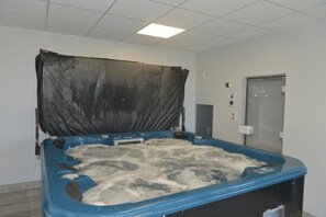 Heitur pottur innandyra