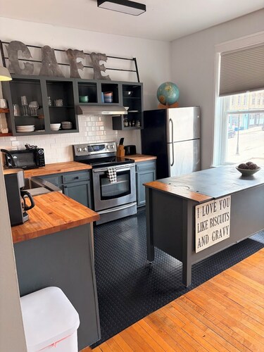 Charming 1-bedroom downtown apartment in the Historic Hotel Royal