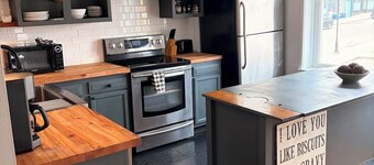 Charming 1-bedroom downtown apartment in the Historic Hotel Royal