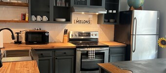 Charming 1-bedroom downtown apartment in the Historic Hotel Royal