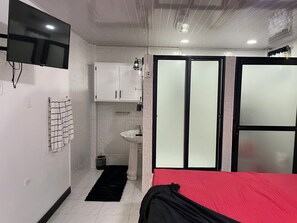 1 slaapkamer, een strijkplank/strijkijzer, wifi, beddengoed