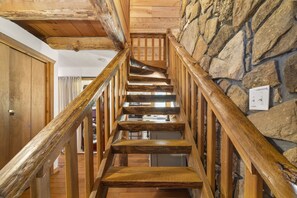 Interior - Indian Point Cabin! Minutes to SDC! (Branson)