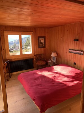 4 chambres, fer et planche à repasser, accès au Wi-Fi (inclus)