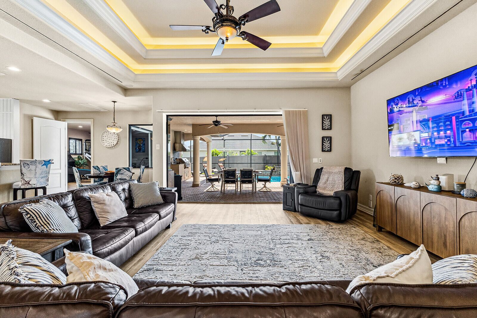 Smart-tv, bordfodbold, stereoanlæg