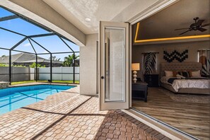4 chambres, fer et planche à repasser, lit de bébé portatif