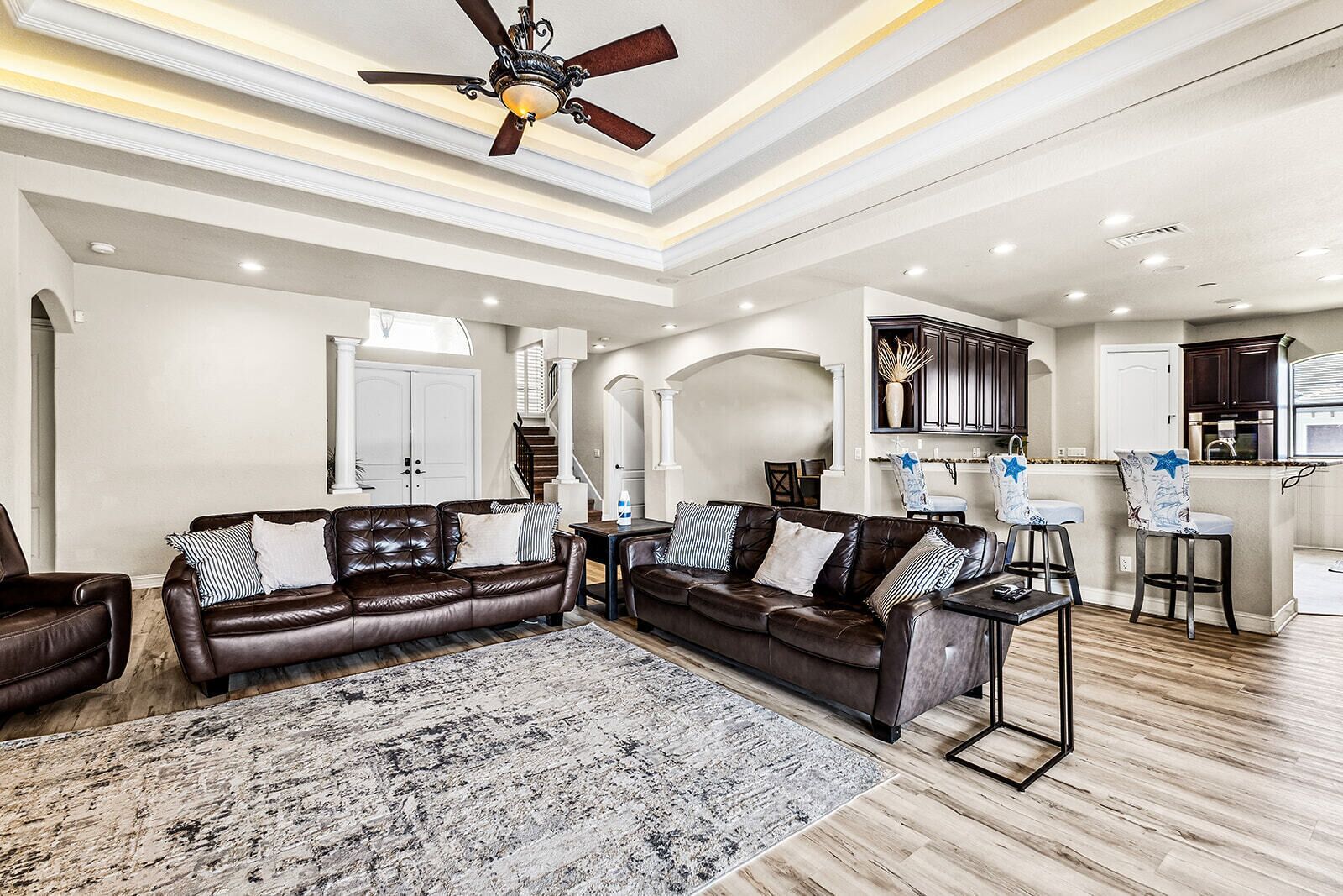 Smart-tv, bordfodbold, stereoanlæg