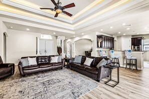 Älytelevisio, pöytäjalkapallopöytä, stereot