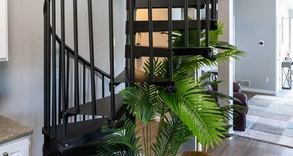 NEW! One-of-a-kind The Butterfly Estate Sleeps 24+ Close to LG & Gore!