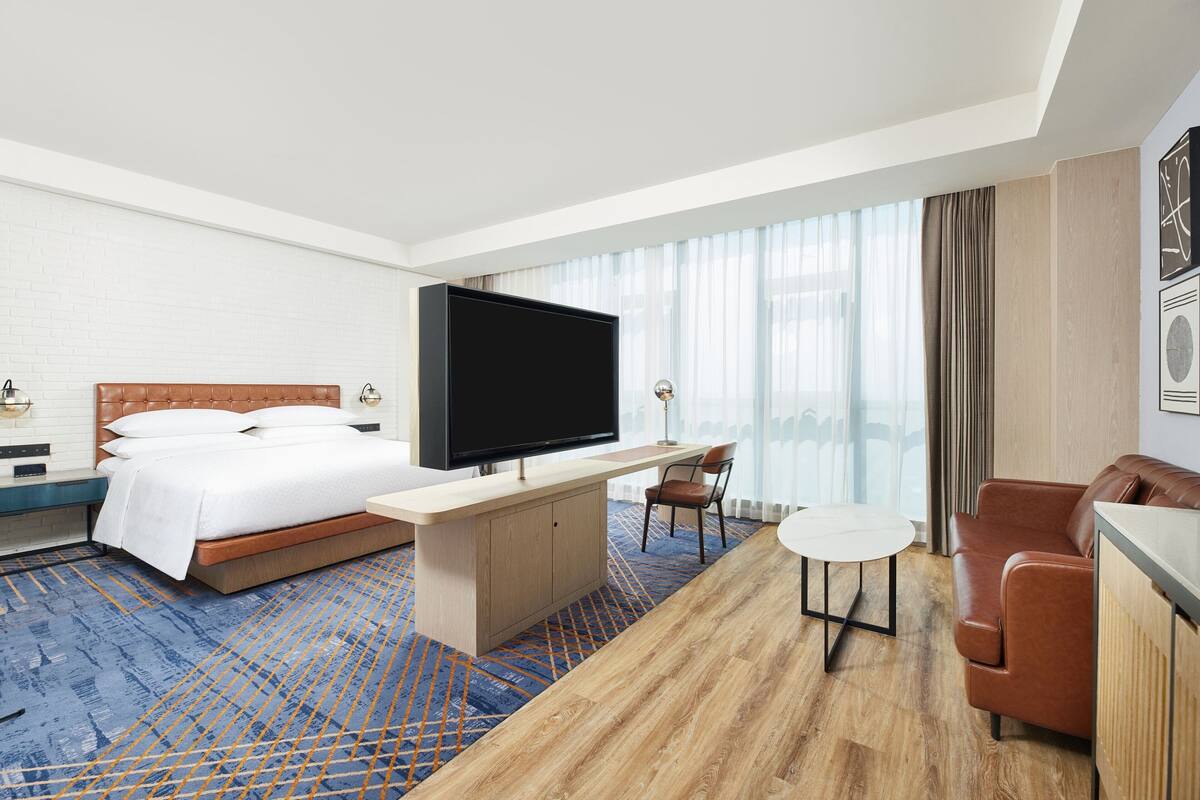 Premium Room, 1 King Bed, City View