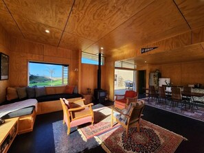 壁爐、DVD 播放機