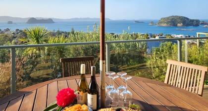 Seven Island View Hahei with magnificient views from the spacious deck