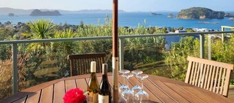 Seven Island View Hahei with magnificient views from the spacious deck
