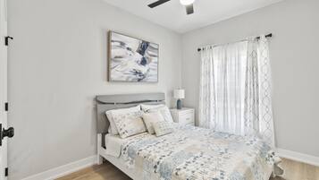 3 chambres, fer et planche à repasser, Wi-Fi gratuit, draps fournis