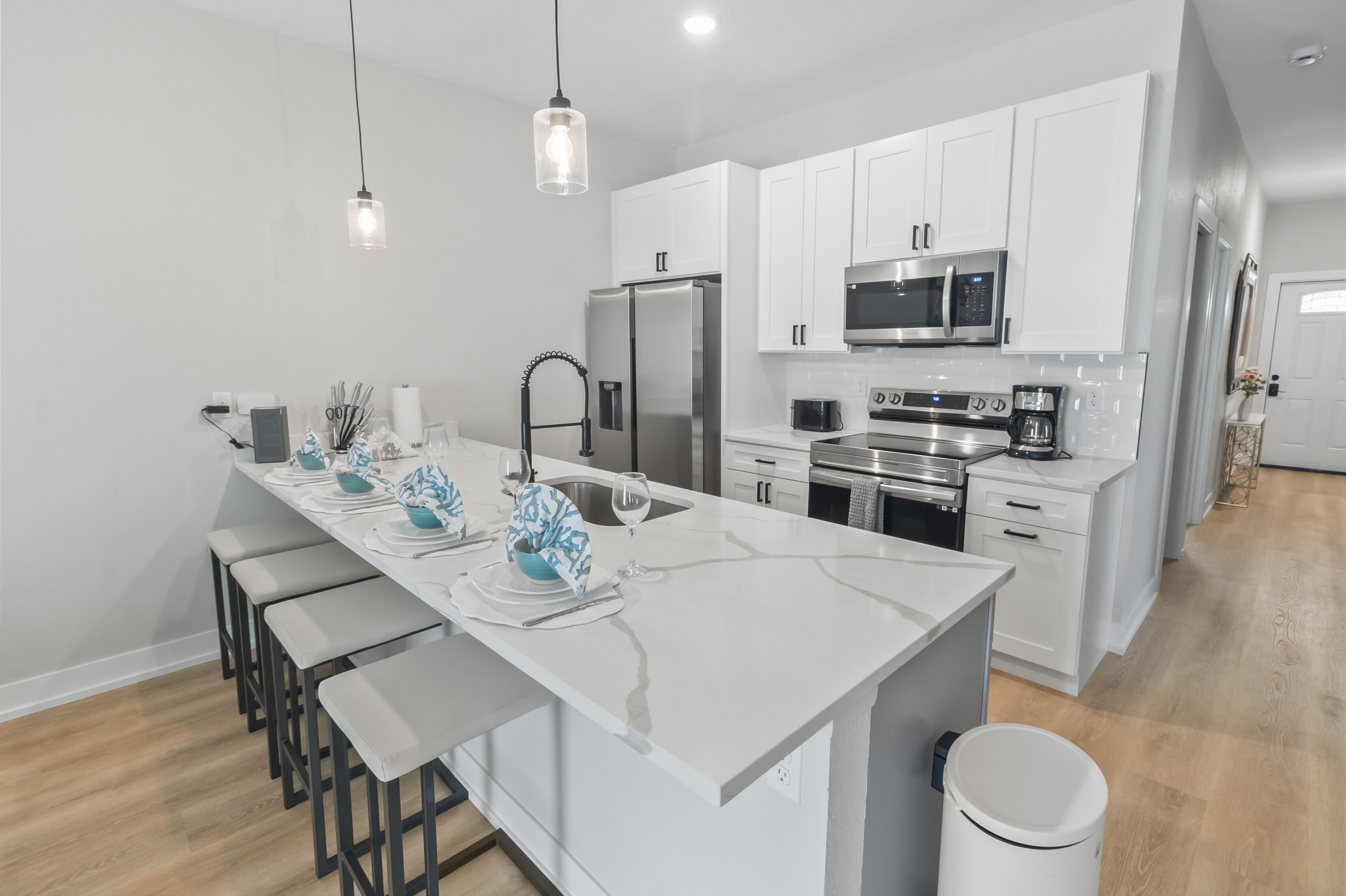 冰箱、微波炉、烤箱、炉灶