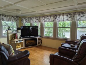 Smart TV, video games, table football - Lakefront, Cooperstown Dreams Park/All Star Village nearby- canoe and kayaks, (Oneonta)