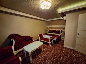 Deluxe Suite | Egyptian cotton sheets, premium bedding, down comforters - Royal Mersin Otel (Mersin)