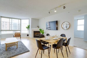 Deluxe appartement | Dineren in de kamer