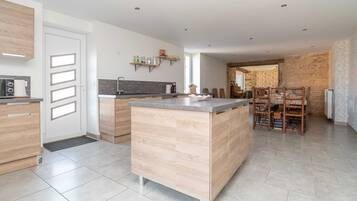 Réfrigérateur, micro-ondes, four, lave-vaisselle