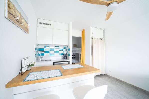 Fridge, microwave, coffee/tea maker, electric kettle