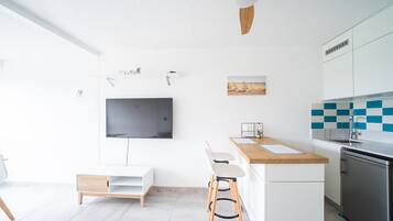 Réfrigérateur, micro-ondes, cafetiÚre/bouilloire, bouilloire électrique