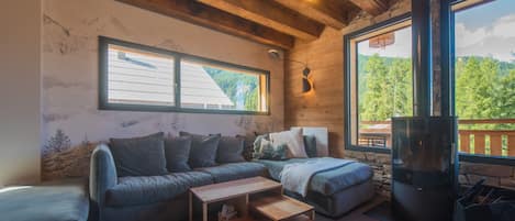 TV, fireplace, stereo