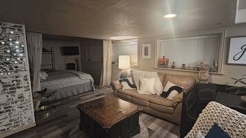 2 makuuhuonetta, silitysrauta/-lauta, Wi-Fi, vuodevaatteet