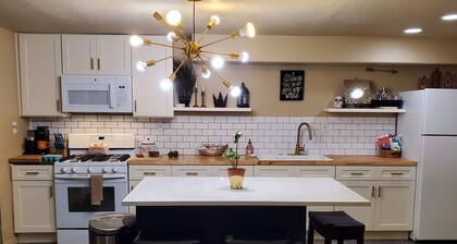 Centrally located, mountain views, on the golf course! Comfortable and clean!