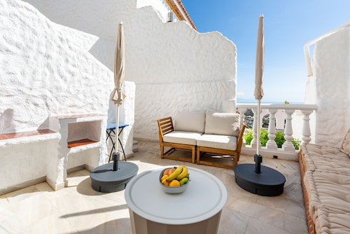 Casa de la Buena Vida  | 3 Bedroom Townhouse with Sea View