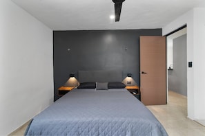 2 quartos, escrivaninha, ferros/tábuas de passar roupa