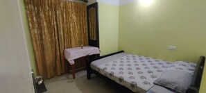 2 bedrooms, iron/ironing board, bed sheets