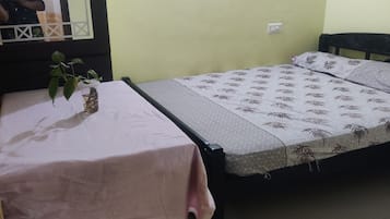 2 habitaciones, tabla de planchar con plancha y ropa de cama