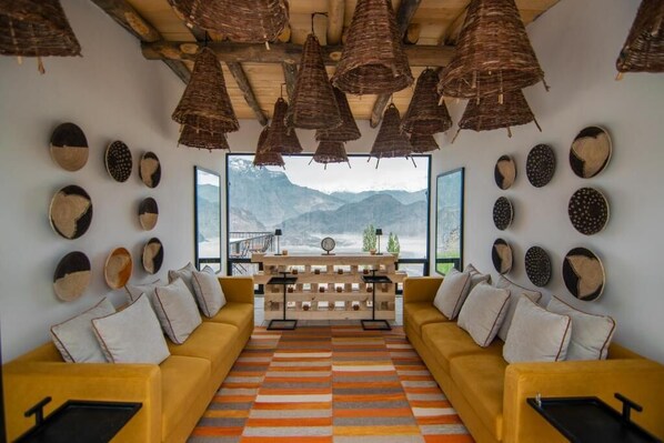 Coin salon dans le hall