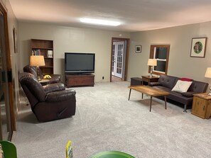 Älytelevisio, kirjoja, tulostin