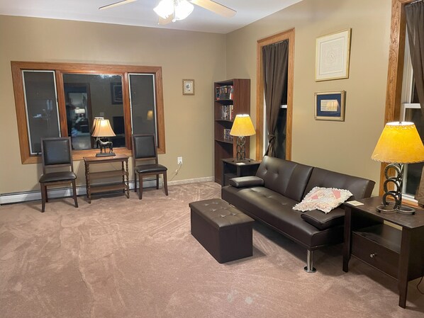 Älytelevisio, kirjoja, tulostin