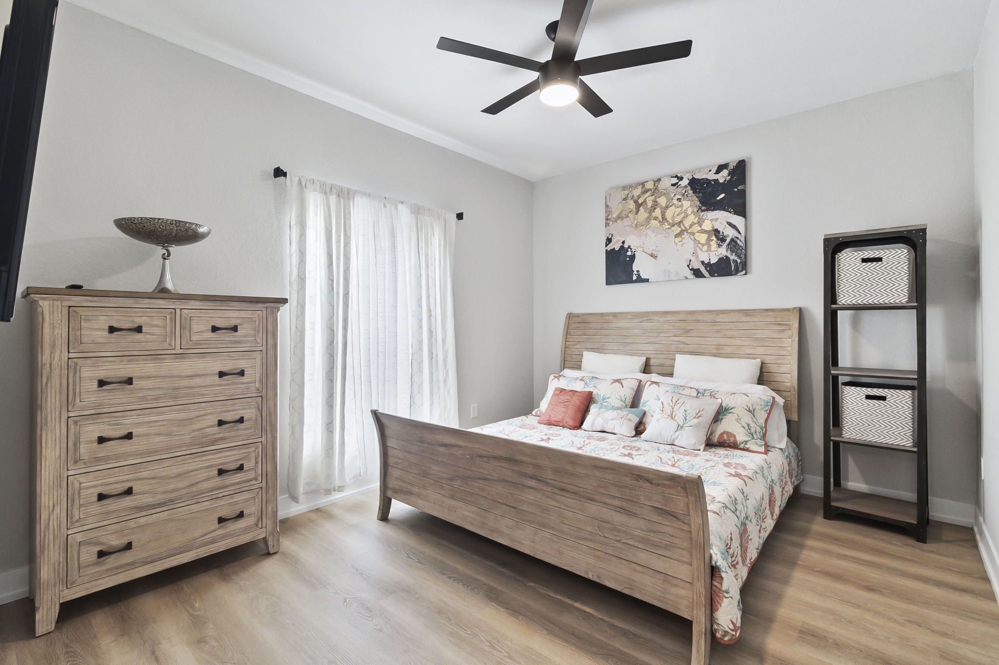 3 bedrooms, iron/ironing board, free WiFi, bed sheets