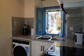 Oven, stovetop - Symi Uptown Carmine Sea View Studio (Symi)
