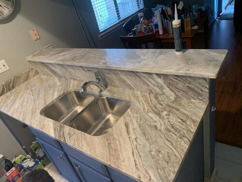 Beautiful 2 bed 2 bath condo in heart of woodlands with private balcony