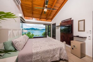 4 Schlafzimmer, Zimmersafe, Schreibtisch, WLAN