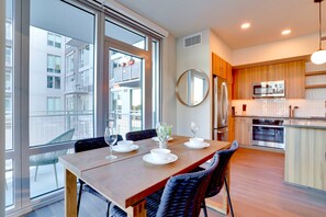 Departamento Confort, 2 habitaciones, vista a la ciudad | Servicio a la habitación