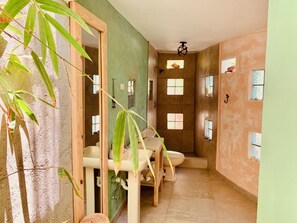 Asciugamani, sapone, carta igienica