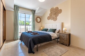 3 bedrooms, iron/ironing board, free WiFi, bed sheets - Coastal Paradise: 3BR + Pool + Sea Views! REF021 (Benalmádena)